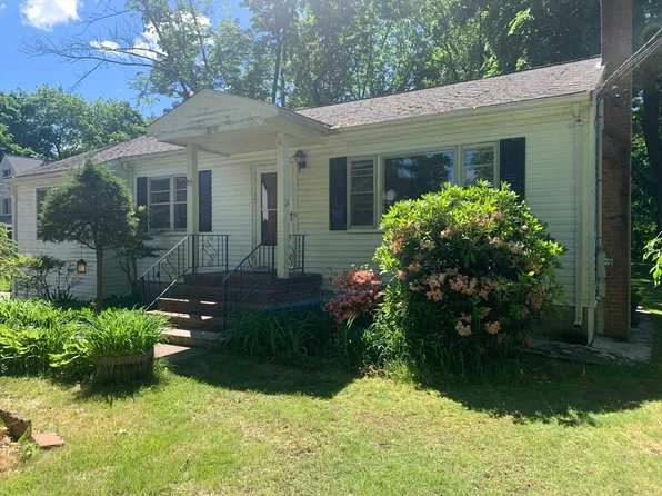 55 Chestnut St, Foxboro, MA 02035