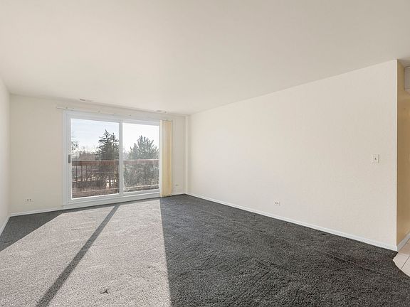 3rd image of 400 E Dundee Rd APT 403C