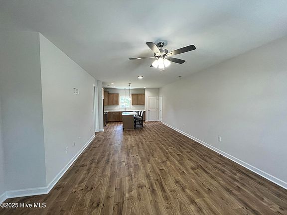 4th image of 100 E Sillinger Drive