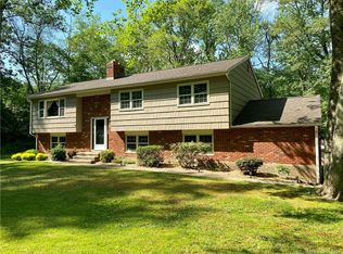 48 Quarry Ridge Rd, Monroe, CT 06468