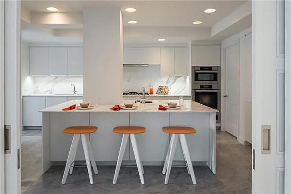 Rented by Macklowe Investment Properties | media 10