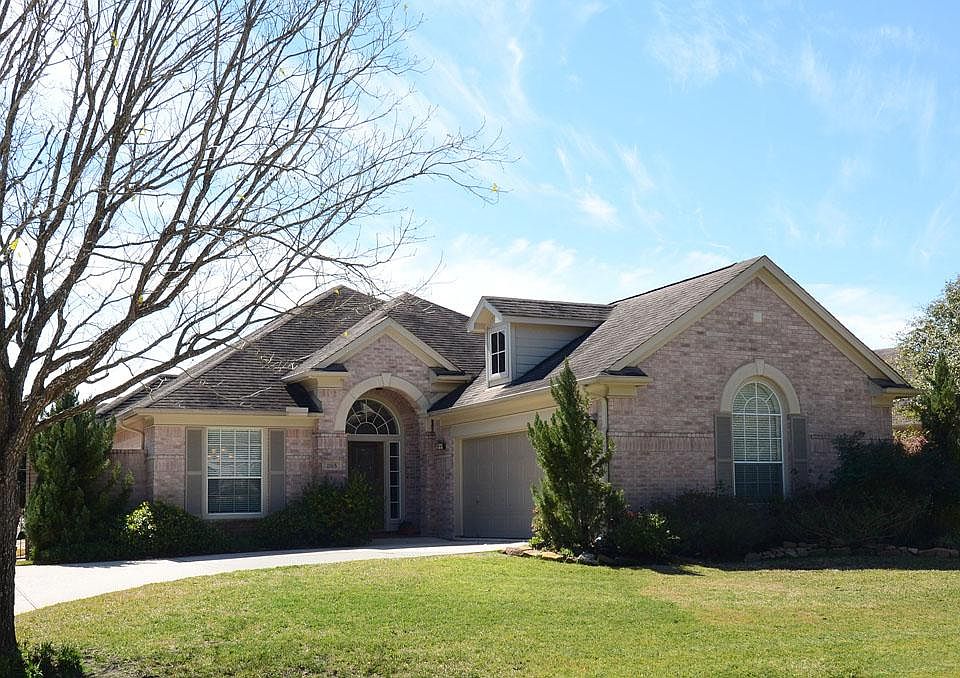 1st image of 2815 N Strathford Ln