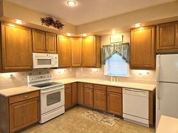 3rd image of 1407-217 Middle Rd
