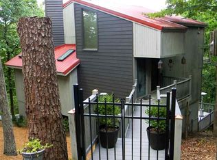 16 Altamont Forest Dr, Greenville, SC 29609