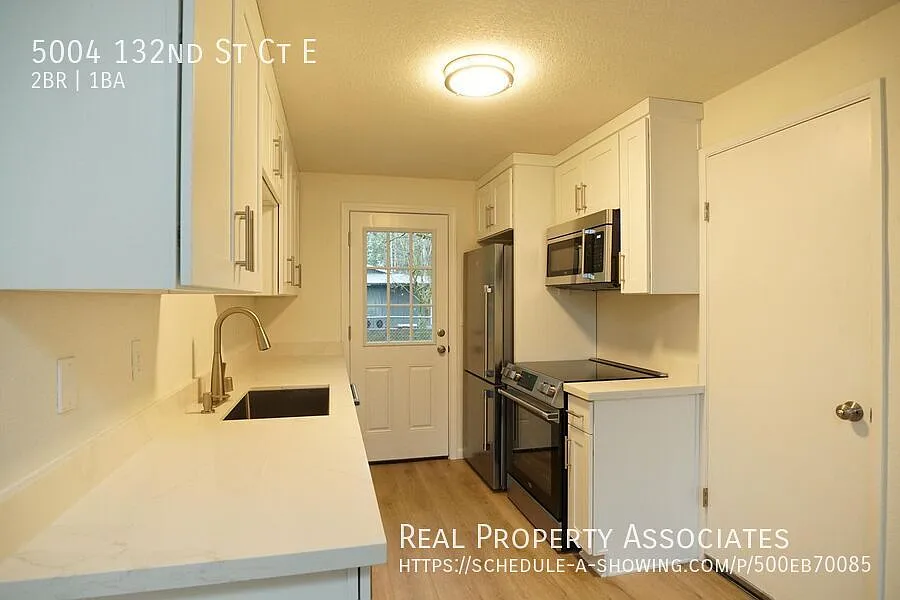 Newly Renovated Two Bedroom Duplex Home with an Attached One Car Garage — Photo 3