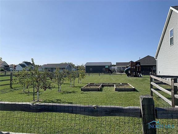 4th image of 1853 N Freedom Dr