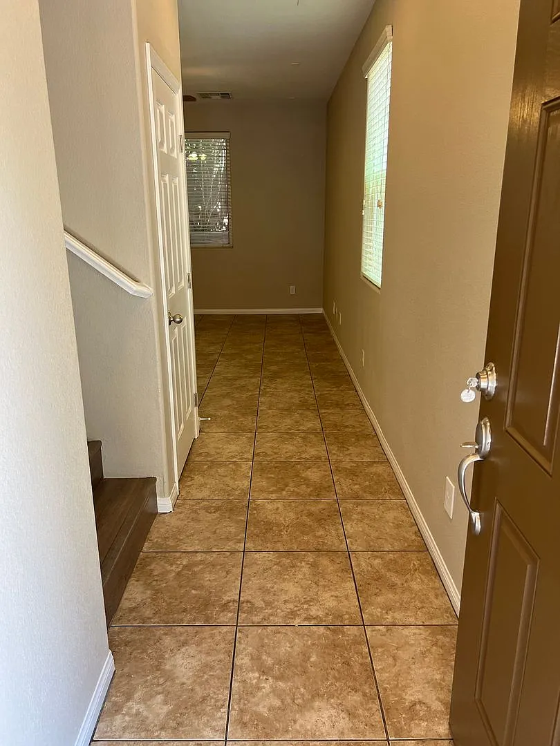 2 Weeks Free Rent A Fabulous 3 Bedroom House In Nw Las Vegas — Photo 3