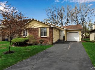 231 Brockmoore Dr, East Amherst, NY 14051