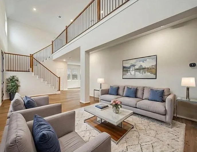 4 bed, 3.5 bath, 3500 sqft, $1,364 — Photo 2