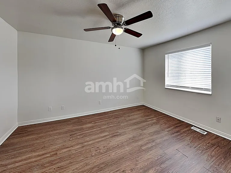 385 W Pommell Dr — Photo 7