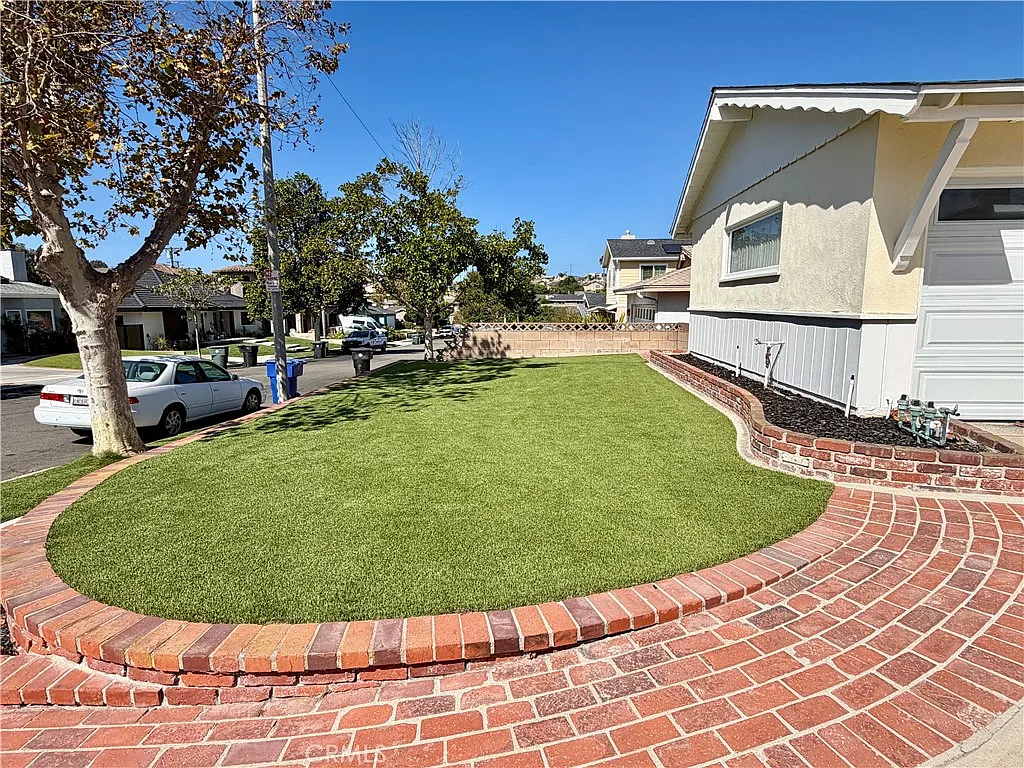3 bed, 1660 sqft, $4,500 — Photo 2