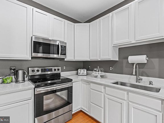 3rd image of 18495 Sierra Springs Sq