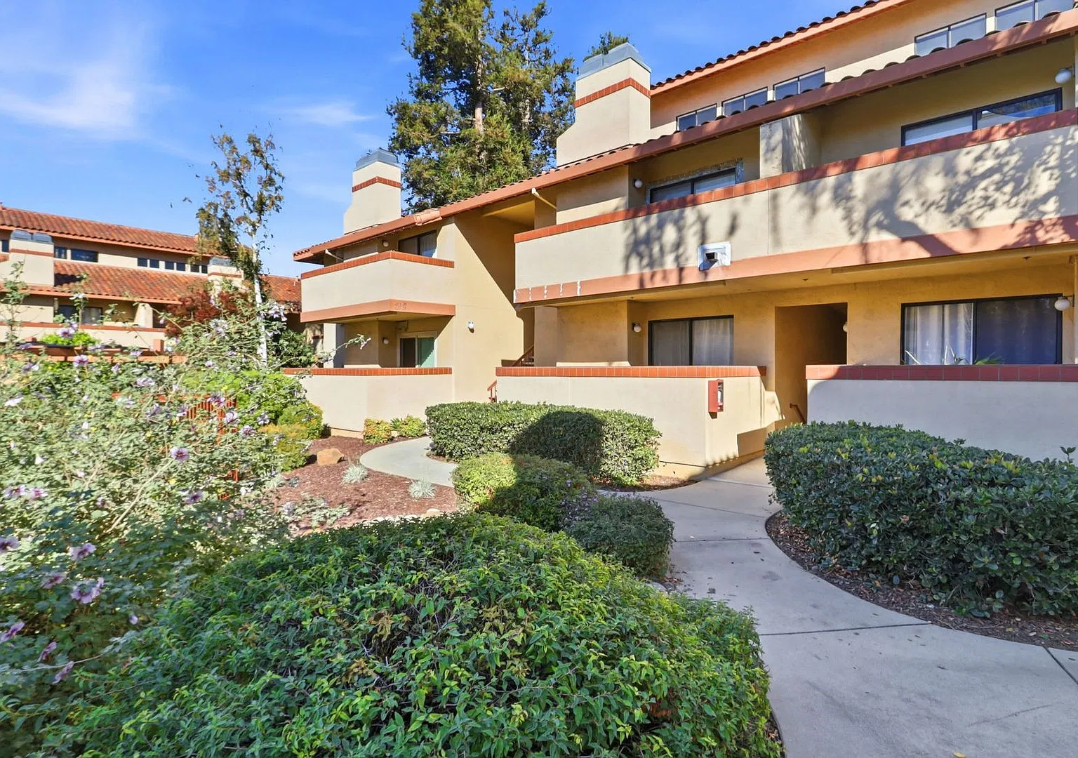 Vaulted ceilings and Spanish-style charm in Cupertino — Photo 1
