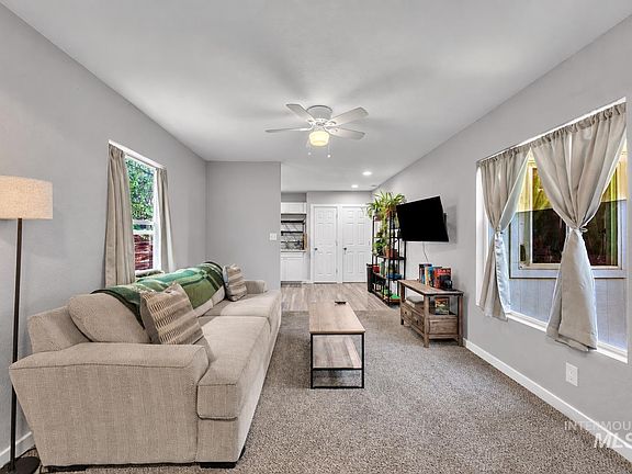 5th image of 202 S 18th Ave