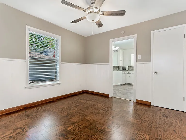 511 Classen Dr — Photo 12