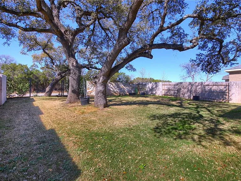 2409 Brook Crest Way — Photo 27