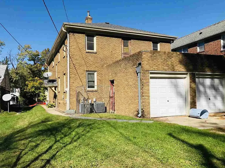 2414 Benderwirt Ave #2 — Photo 11