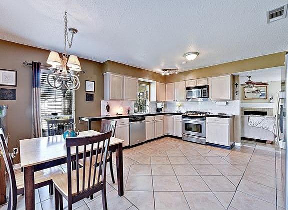 5th image of 109 Honeywood Dr