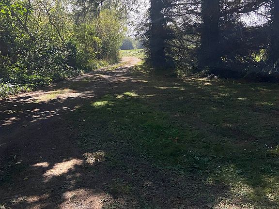 3rd image of 101 Salt Creek Rd