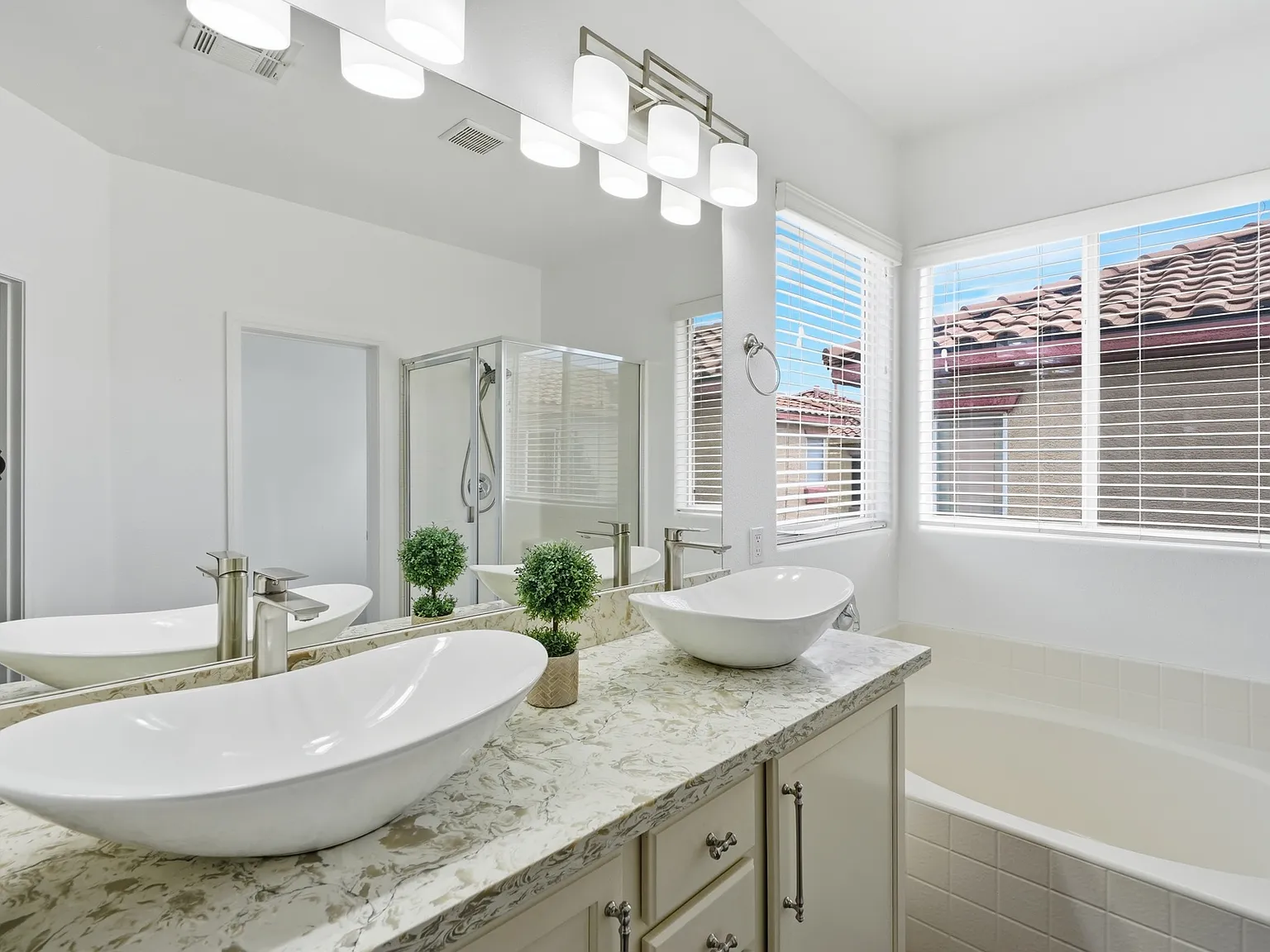 3 bed, 1782 sqft, $2,400 — Photo 2