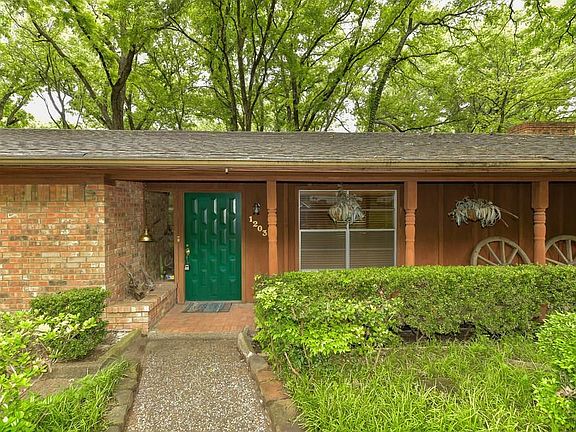 3rd image of 1203 Jungle Dr