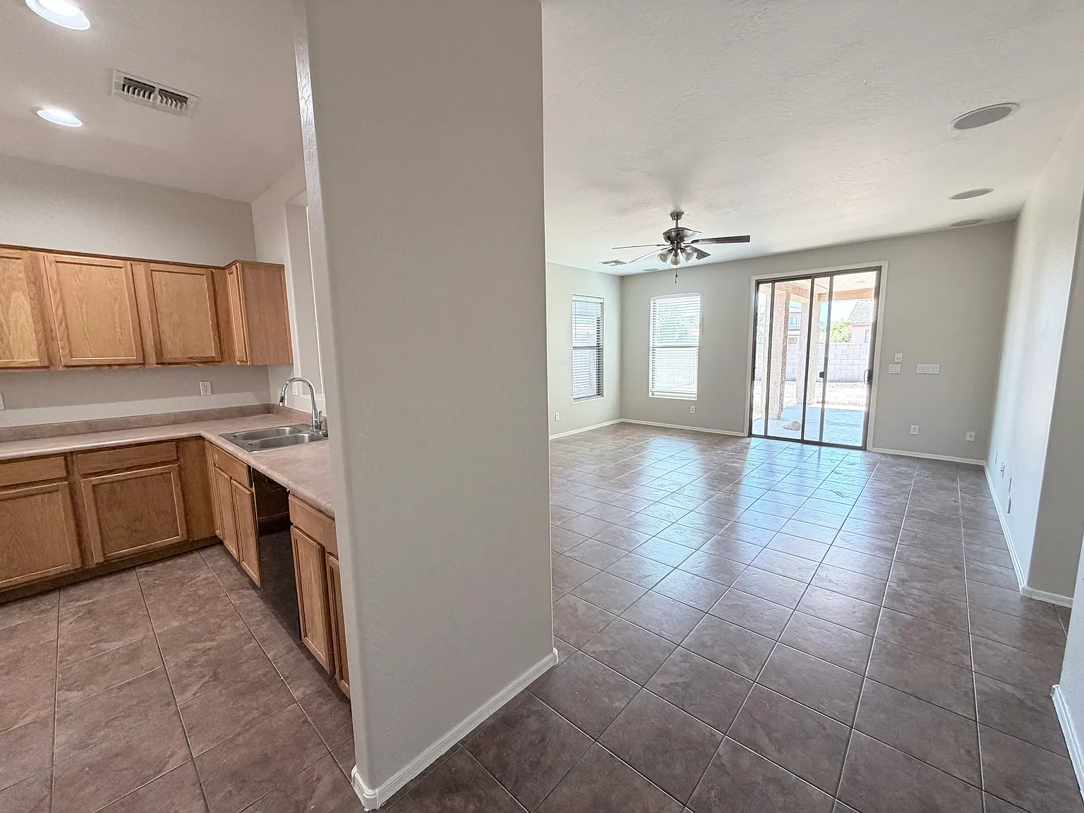 4 bed, 1702 sqft, $2,500 — Photo 3
