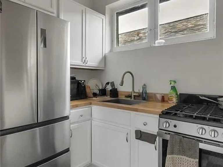 153 Allen St — Photo 6