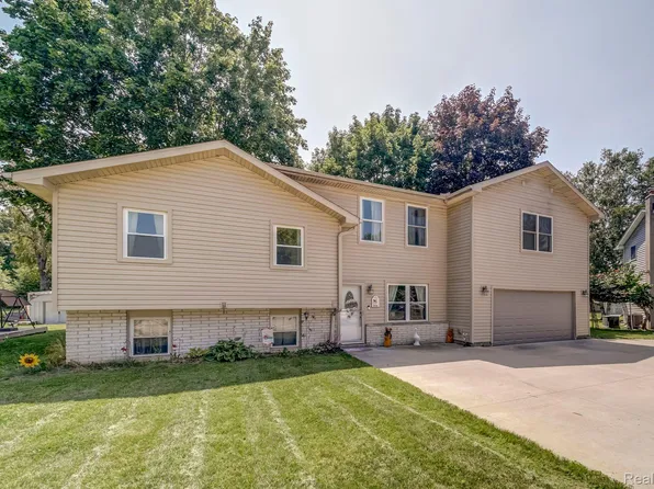 1106 Park Ct, Tecumseh, MI 49286