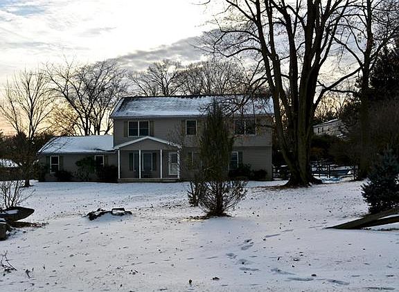 3rd image of 19 Haymont Dr