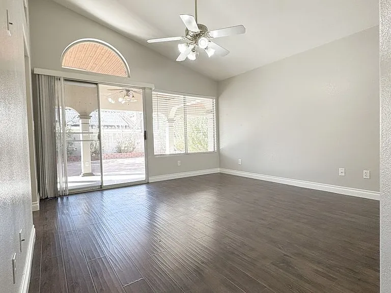 325 Cavalla St — Photo 12