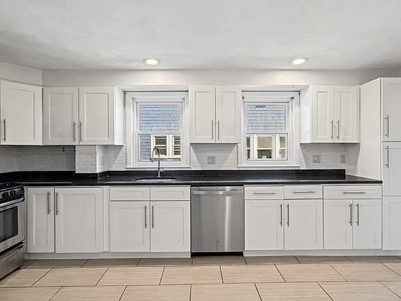 2nd image of 21 Quincy St #1