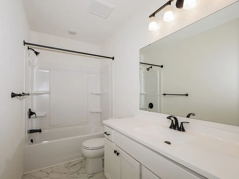 1625 Reagan Dr — Photo 5