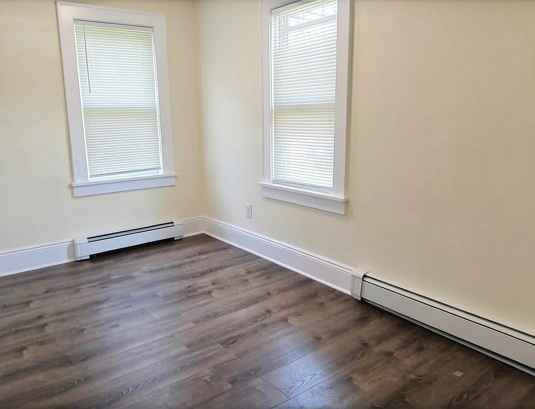 3 bed, 576 sqft, $3,300 — Photo 4