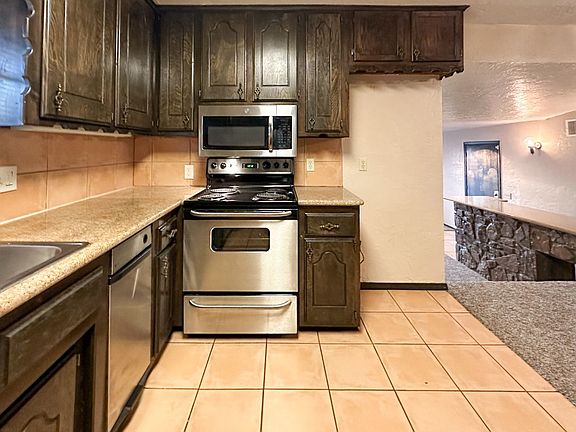 4th image of 1104 N Bradley Ave #1104