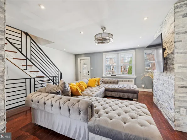 4233 Oakmont St, Philadelphia, PA 19136