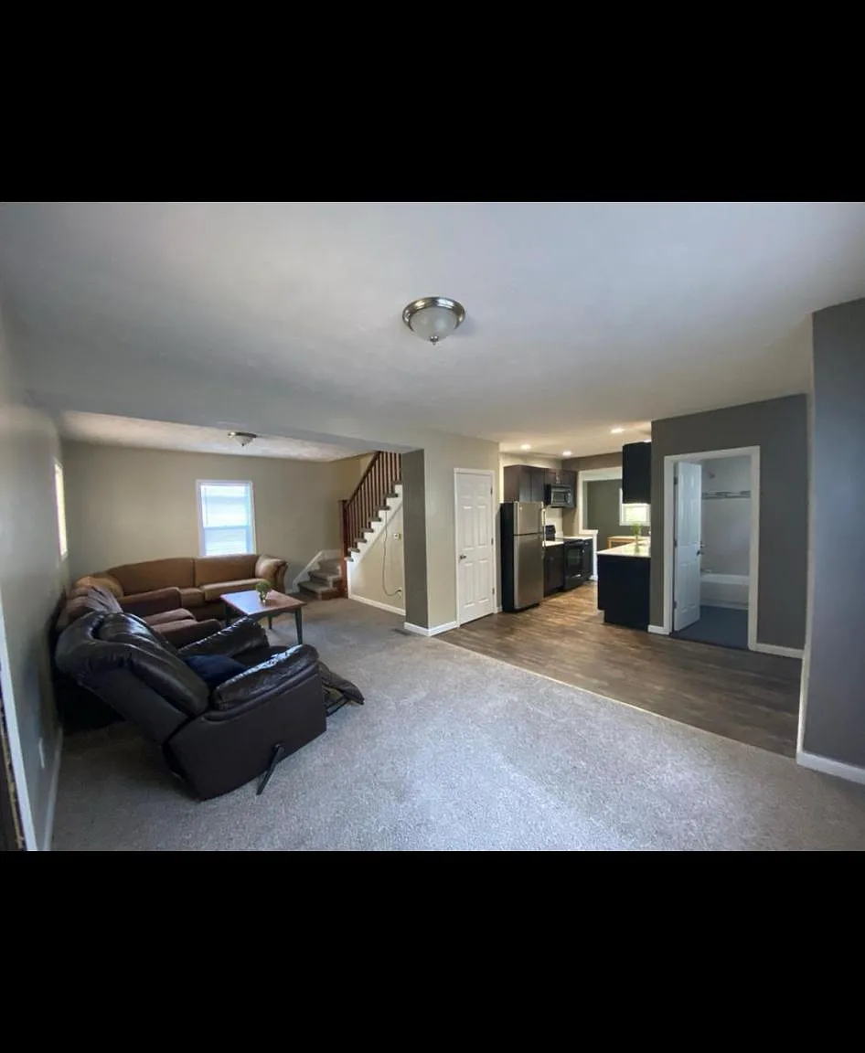 1550 N 32nd St — Photo 1