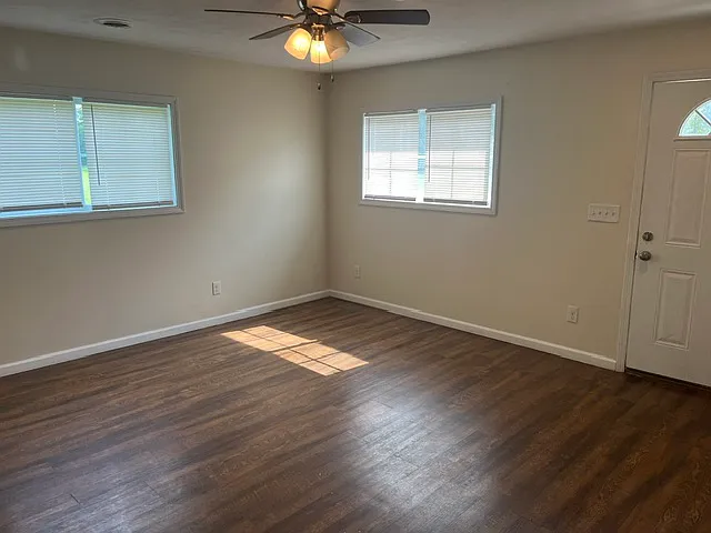 2020 Iowa Rd #B — Photo 10