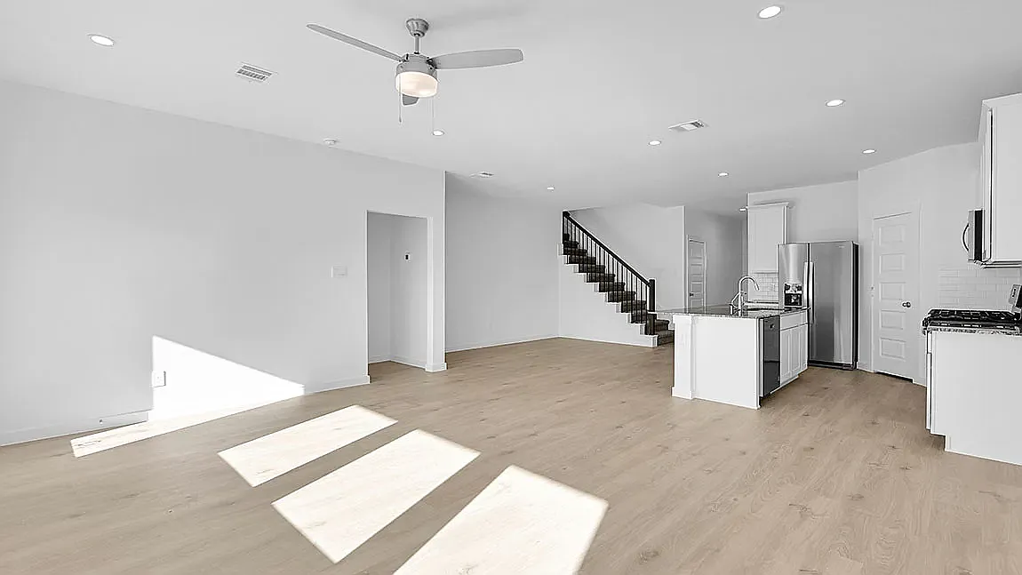 4 bed, 2257 sqft, $2,900 — Photo 4
