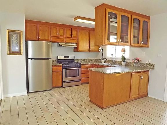 4th image of 14864 Crosby St