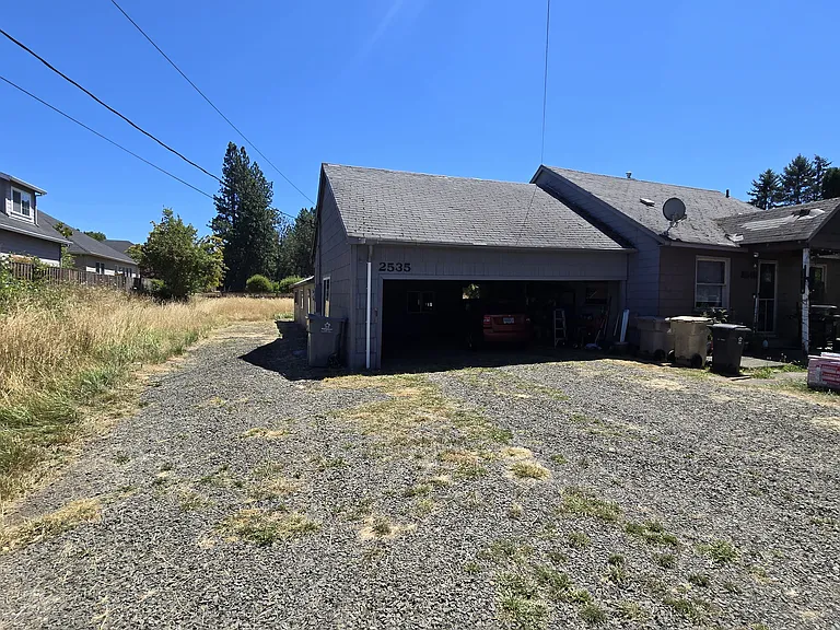 2535 SW 49th St — Photo 10