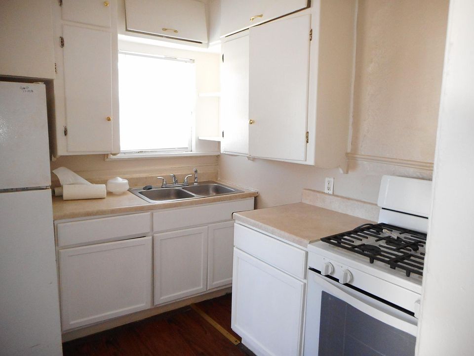 2nd image of 1100 SW 24th St