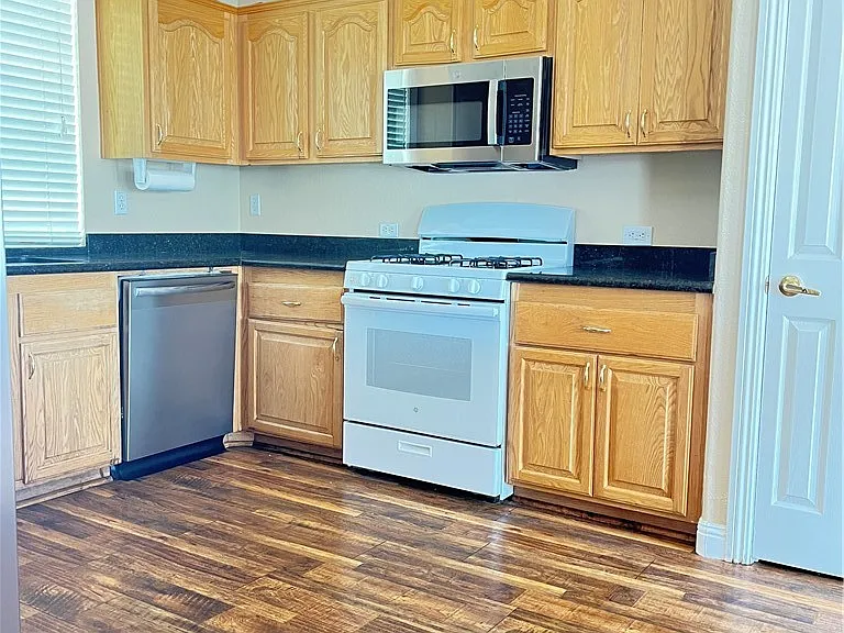 7709 Brilliant Forest St — Photo 4