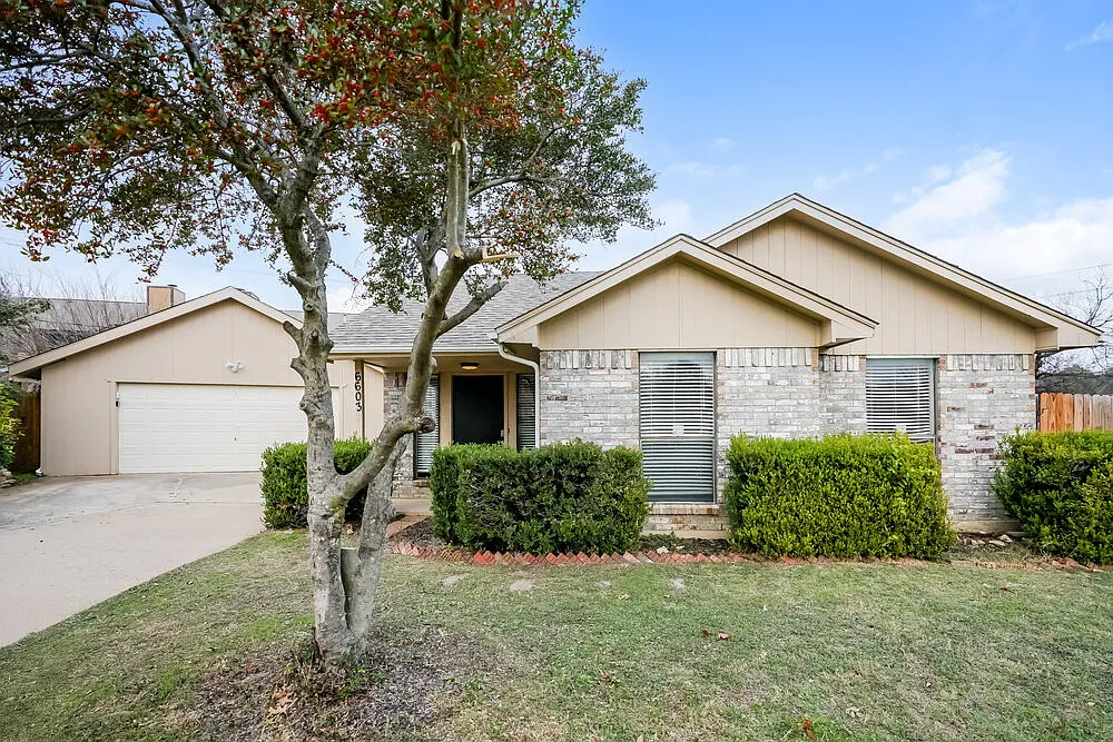 3 bed, 2.0 bath, 1173 sqft, $1,635 — Photo 1
