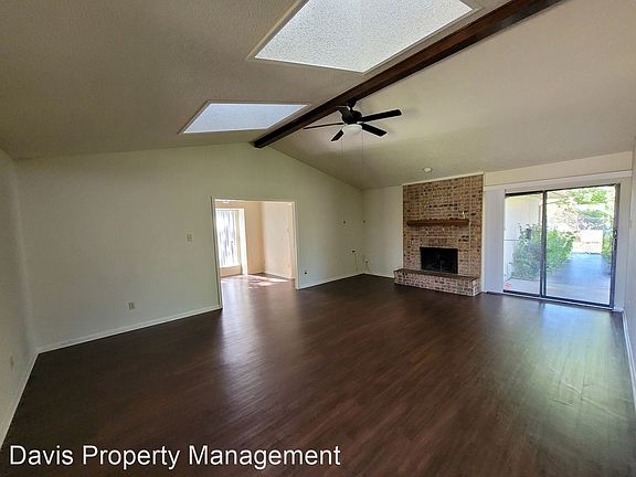3rd image of 827 Courtland Pl