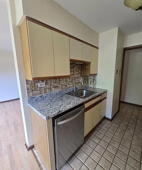 701 Busse Hwy #1B — Photo 5