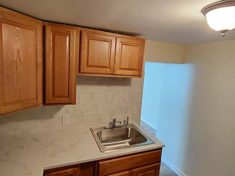 South Main Apartments — Photo 32