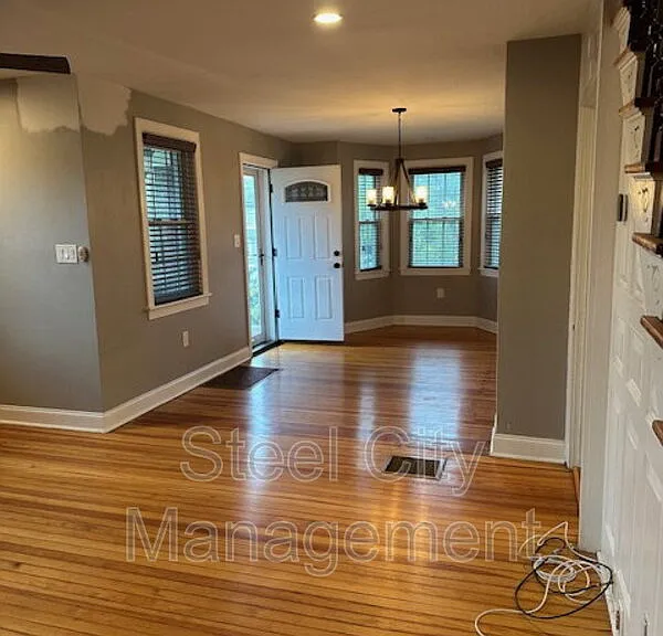 851 Kennedy St — Photo 4
