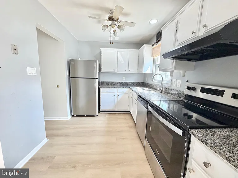13767 Marsden Ct — Photo 4