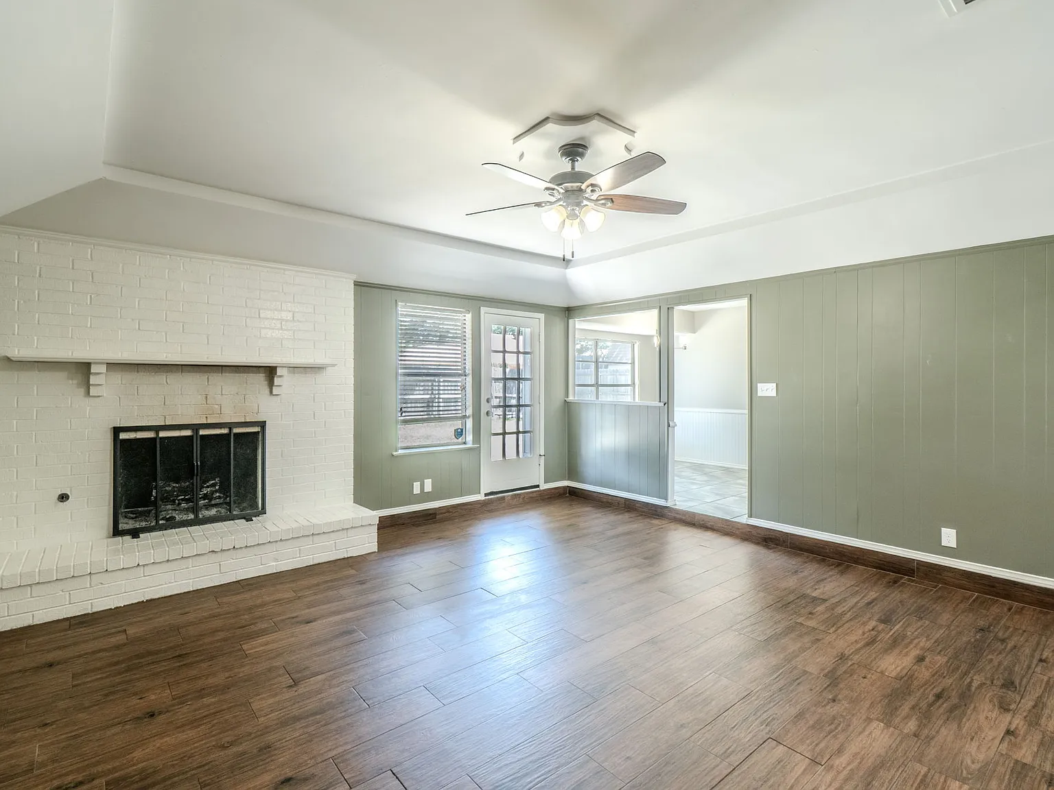 4 bed, 1630 sqft, $2,450 — Photo 4