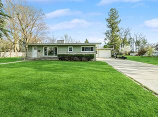 211 Randall Pl, Elkhorn, WI